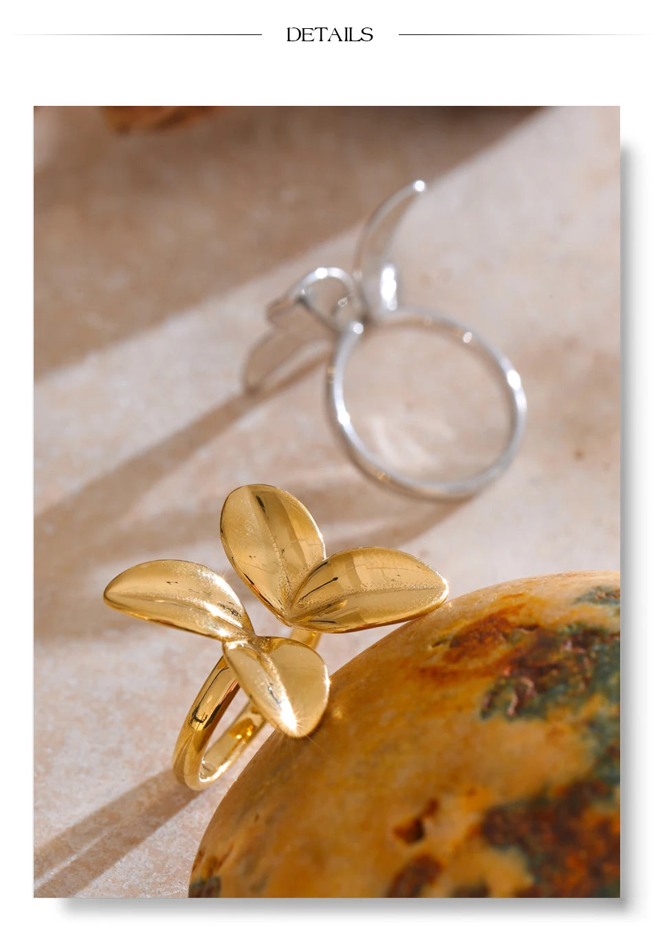 Flower ring in gold-plated stainless steel.