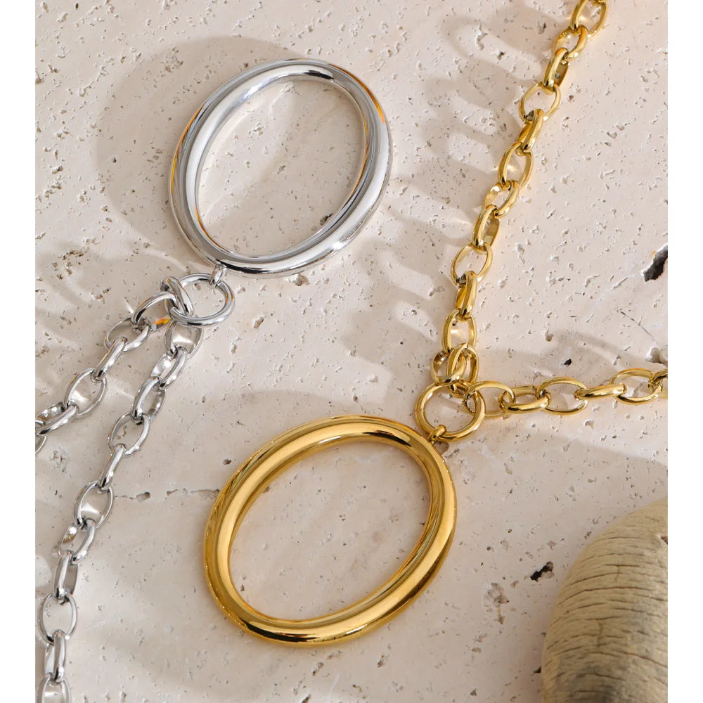 Geometric necklace in gold-plated stainless steel.