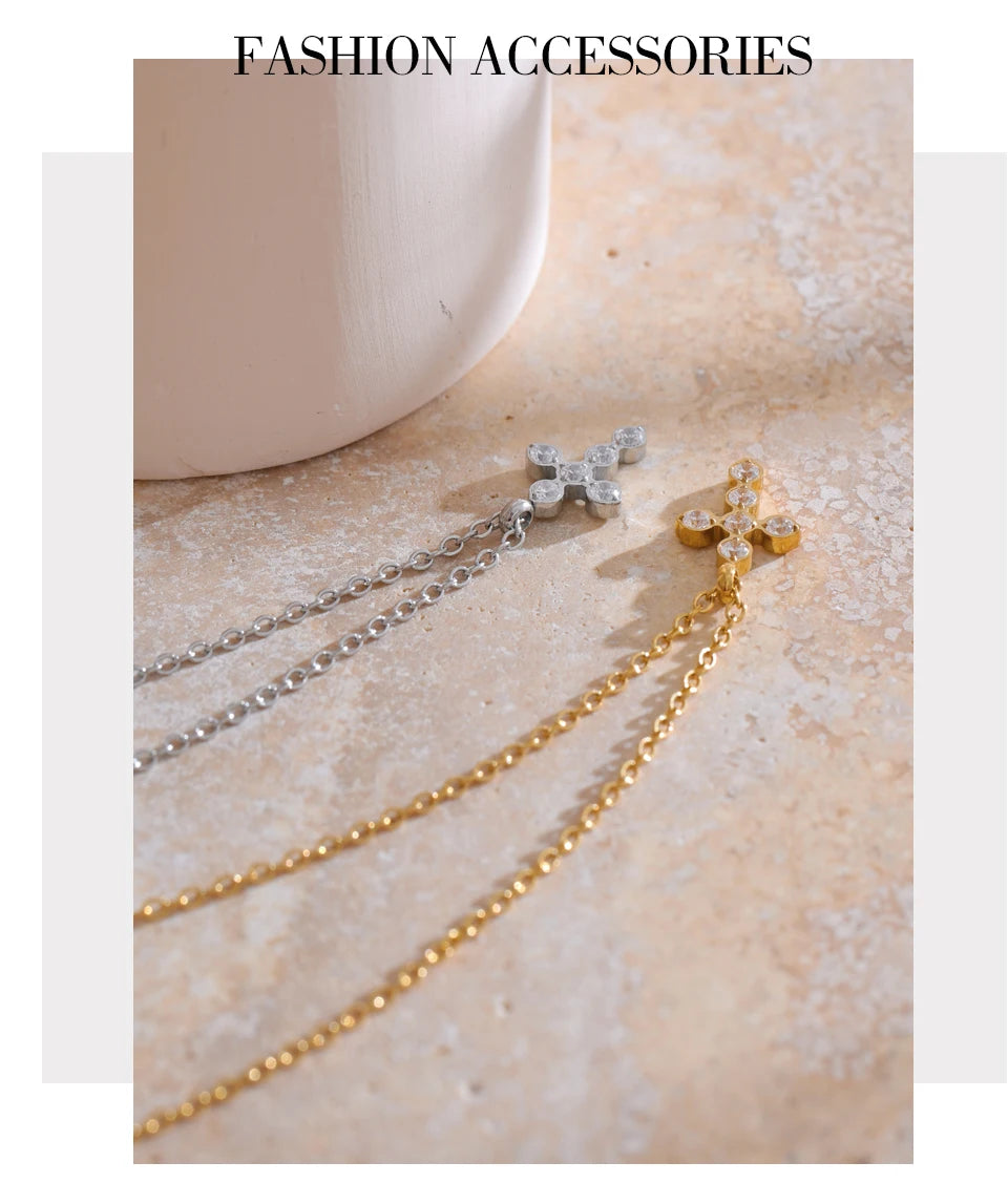 Cubic zirconia cross geometric necklace in gold-plated stainless steel with cubic zirconia.