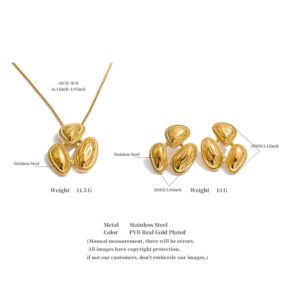 Geometric earrings in gold-plated stainless steel.