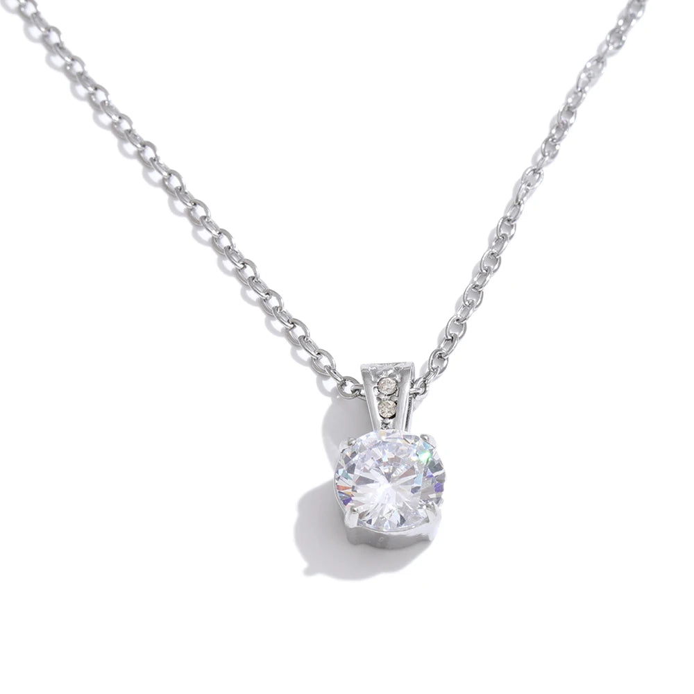 Cubic zirconia geometric necklace in gold-plated stainless steel with cubic zirconia.