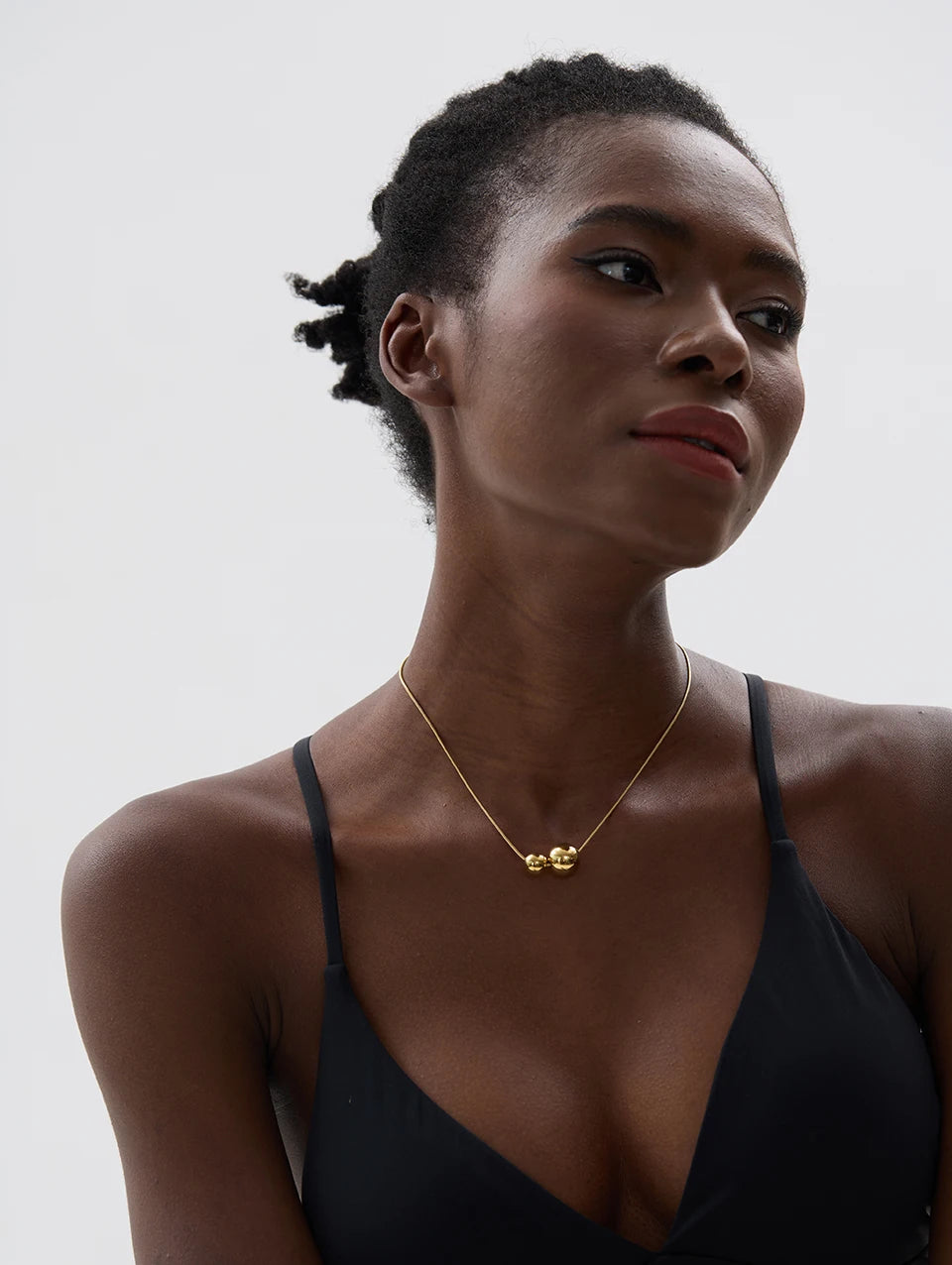 Beaded geometric necklace in gold-plated stainless steel.