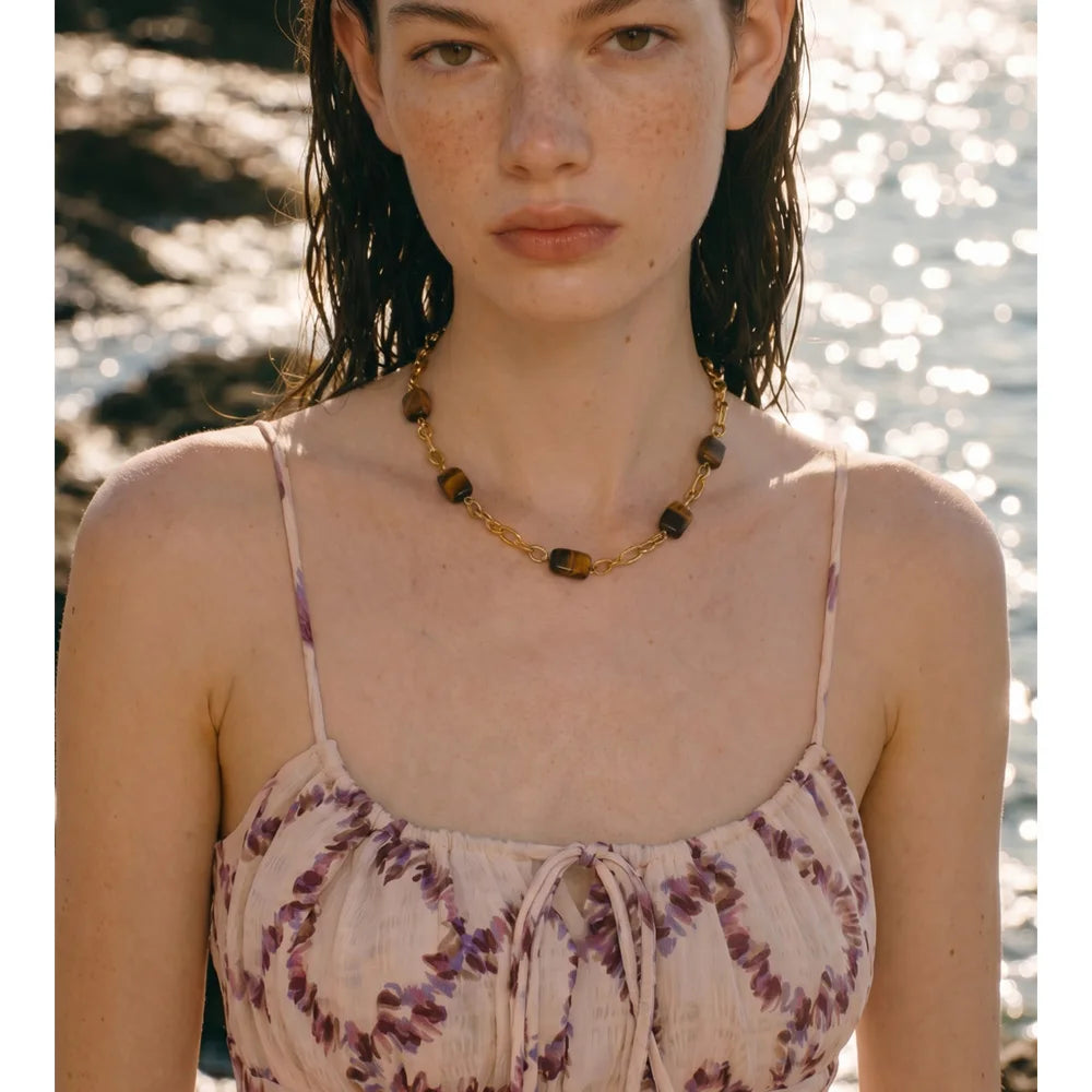 Natural stone geometric chain necklace in gold-plated stainless steel with natural stone.