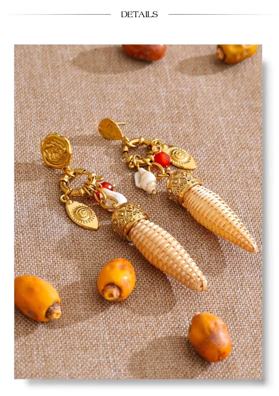 Geometric earrings in gold-plated stainless steel.