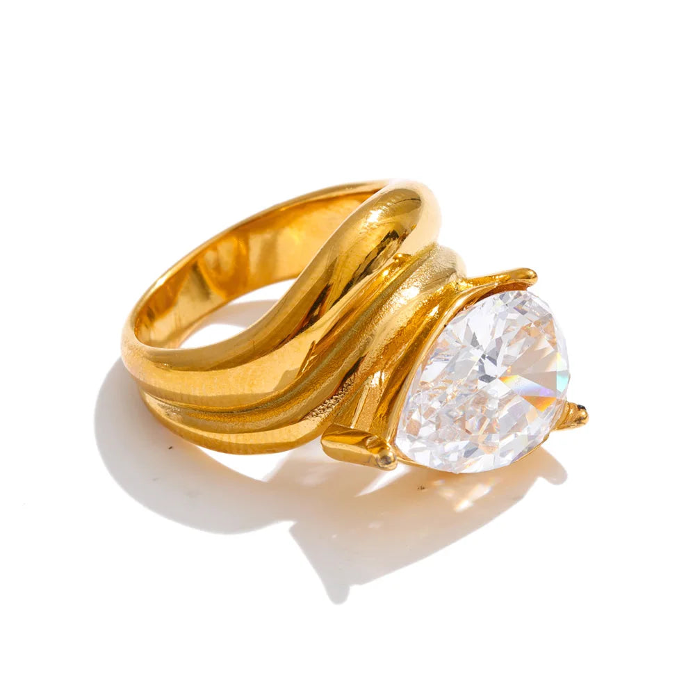 Cubic zirconia geometric ring in 18K gold-plated stainless steel with cubic zirconia.