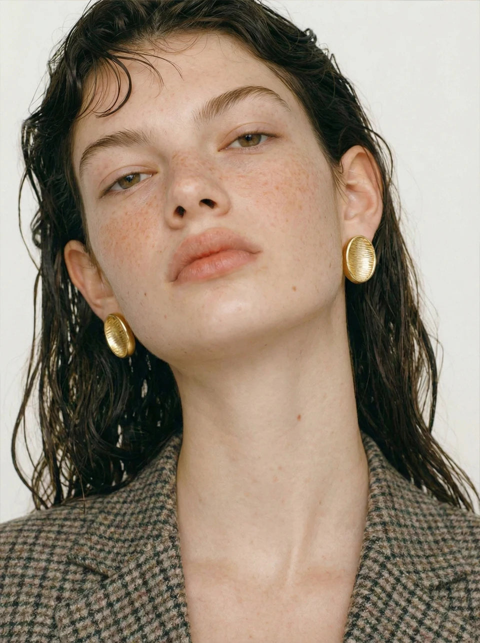 Geometric earrings in gold-plated stainless steel.