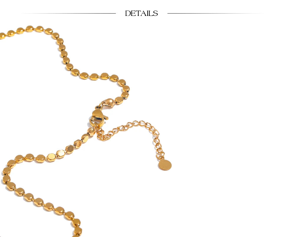 Geometric chain necklace in gold-plated stainless steel.