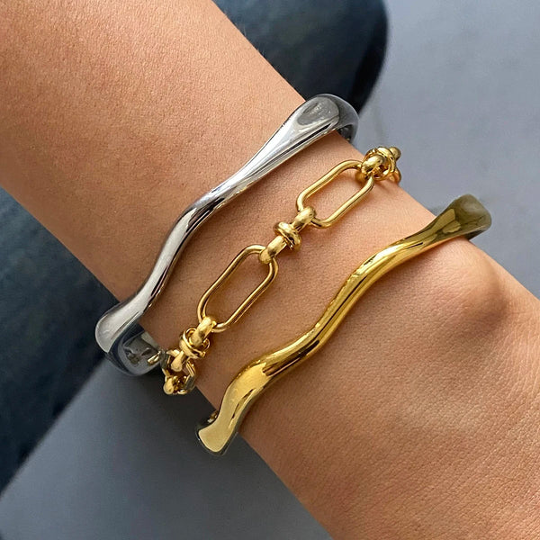 Wavy Cuff Chain Bracelet — 18K Gold Plated · PA005