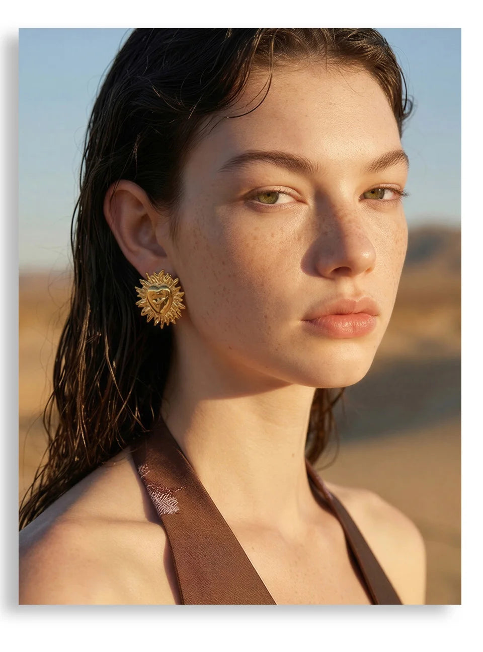 Heart geometric earrings in gold-plated stainless steel.