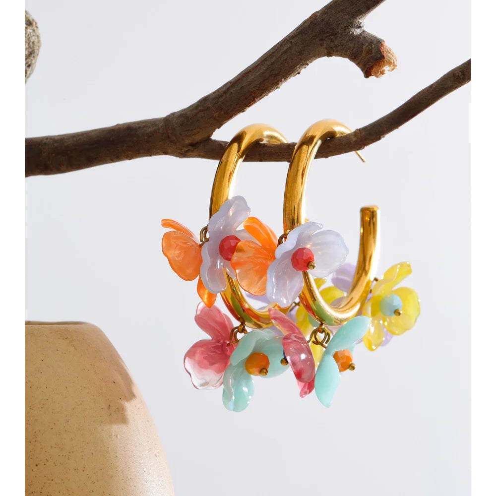 Resin flower multi-color earrings in gold-plated stainless steel with resin.