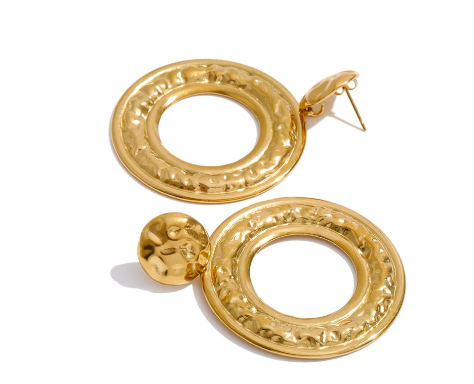 Geometric earrings in gold-plated stainless steel.
