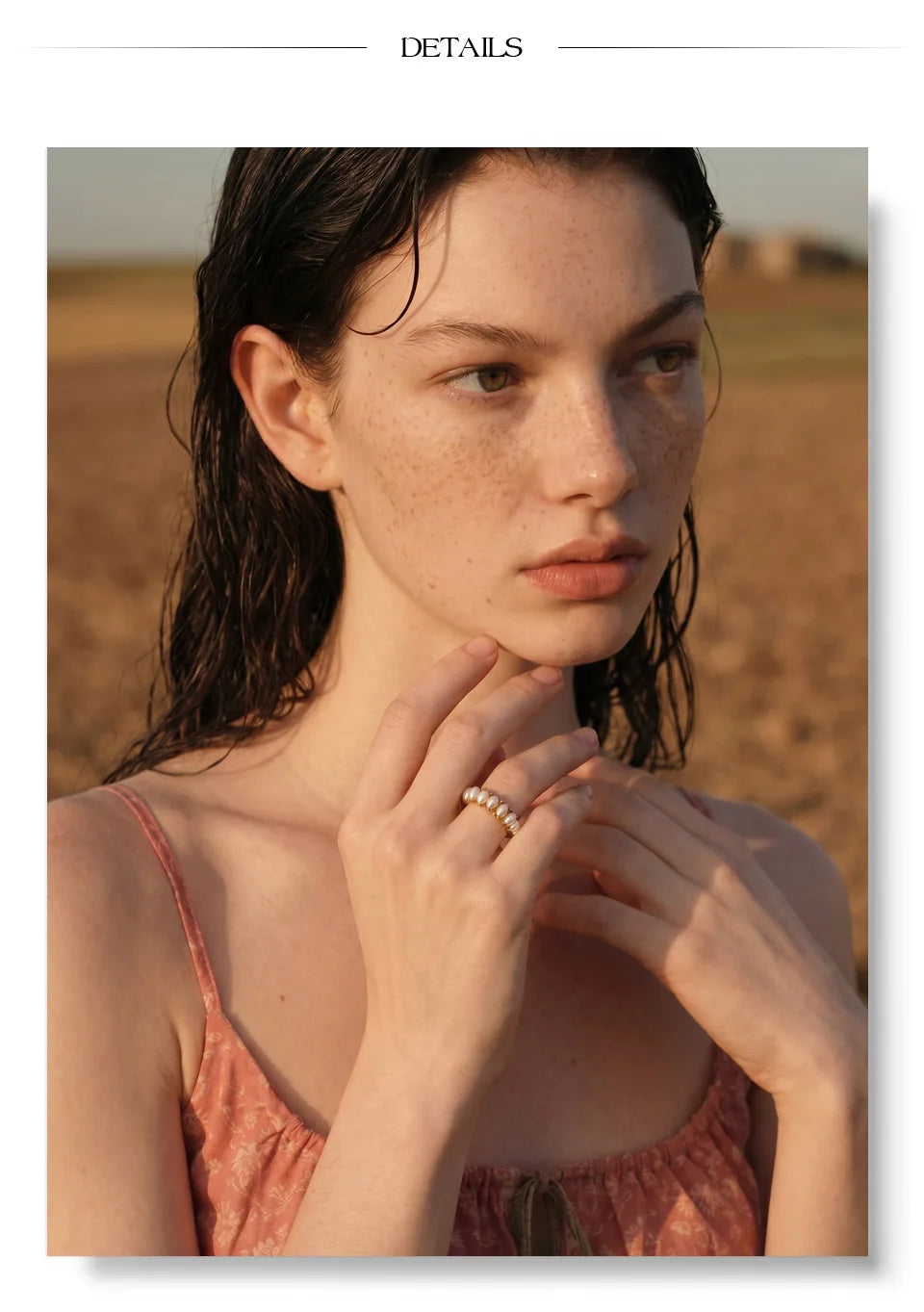 Pearl geometric ring in 18K gold-plated stainless steel with pearl.