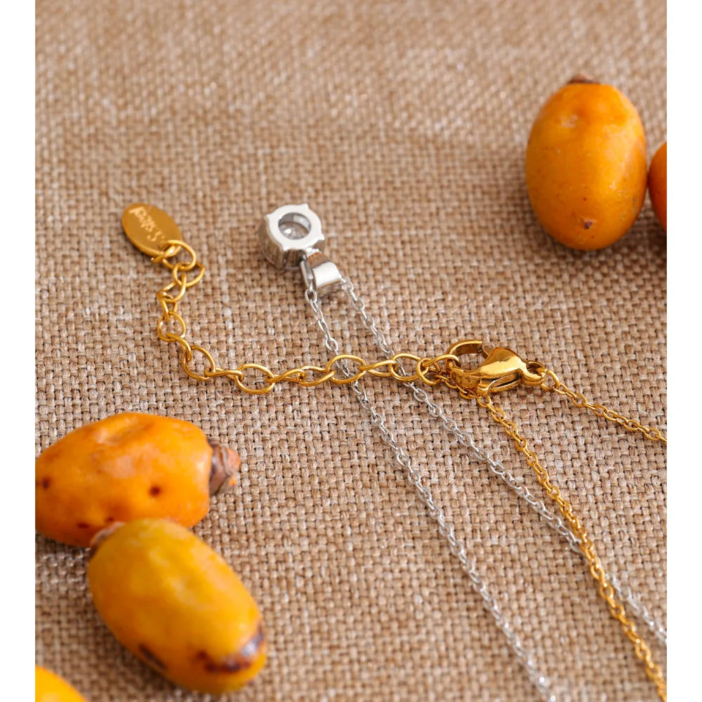 Cubic zirconia geometric necklace in gold-plated stainless steel with cubic zirconia.