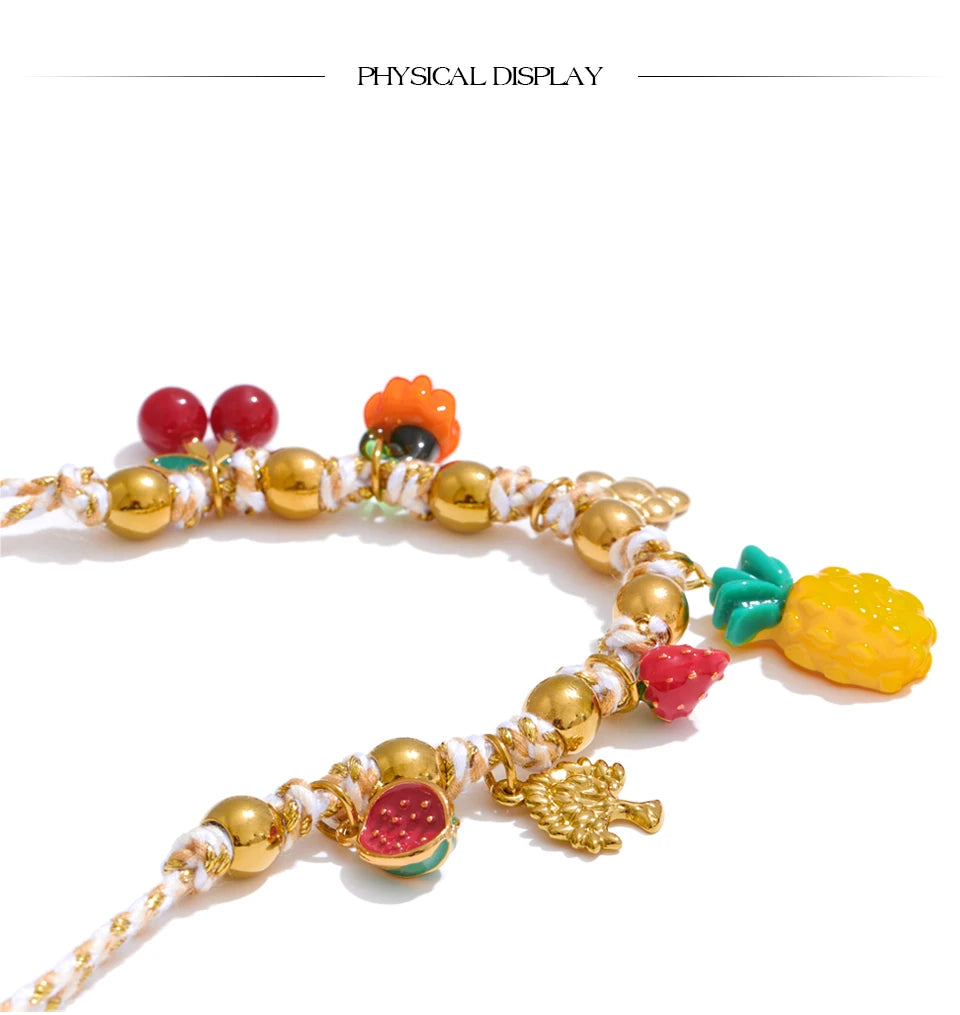 Geometric necklace in gold-plated stainless steel.