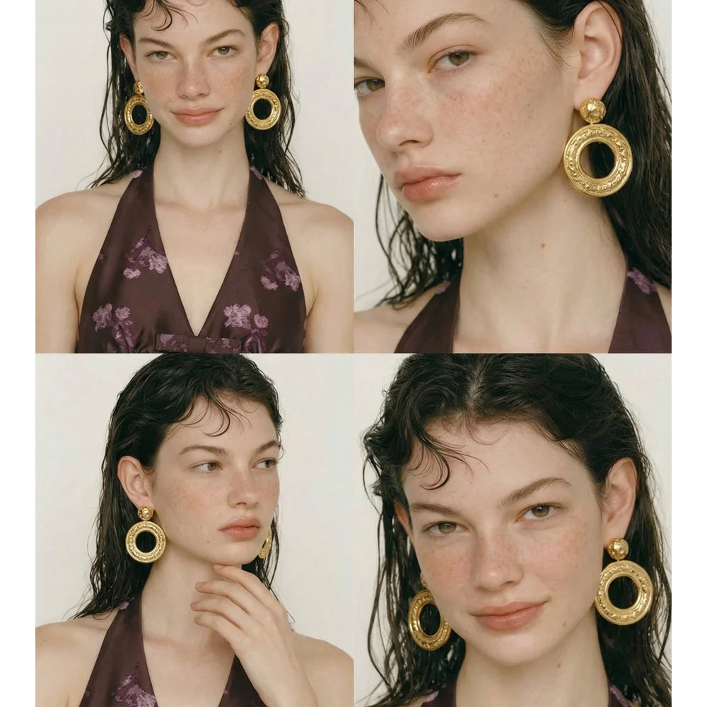 Geometric earrings in gold-plated stainless steel.
