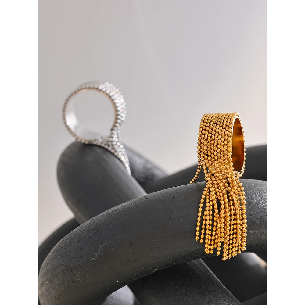 Geometric chain ring in 18K gold-plated stainless steel.