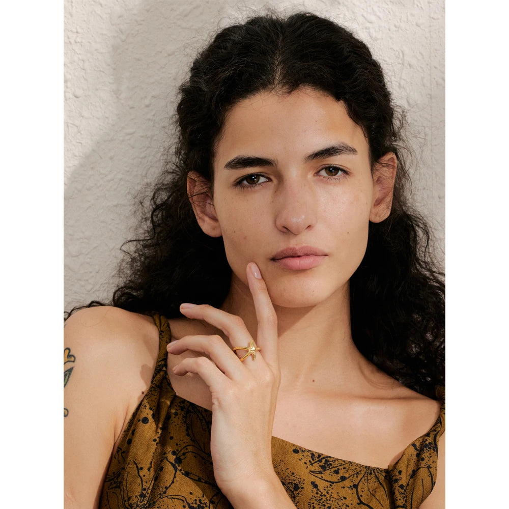 Star geometric ring in gold-plated stainless steel.