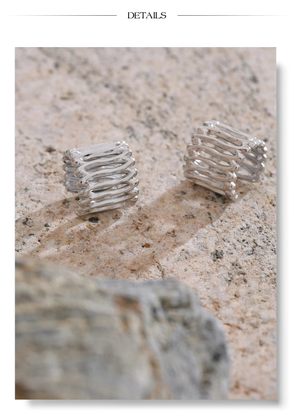 Geometric layered earrings in gold-plated stainless steel.