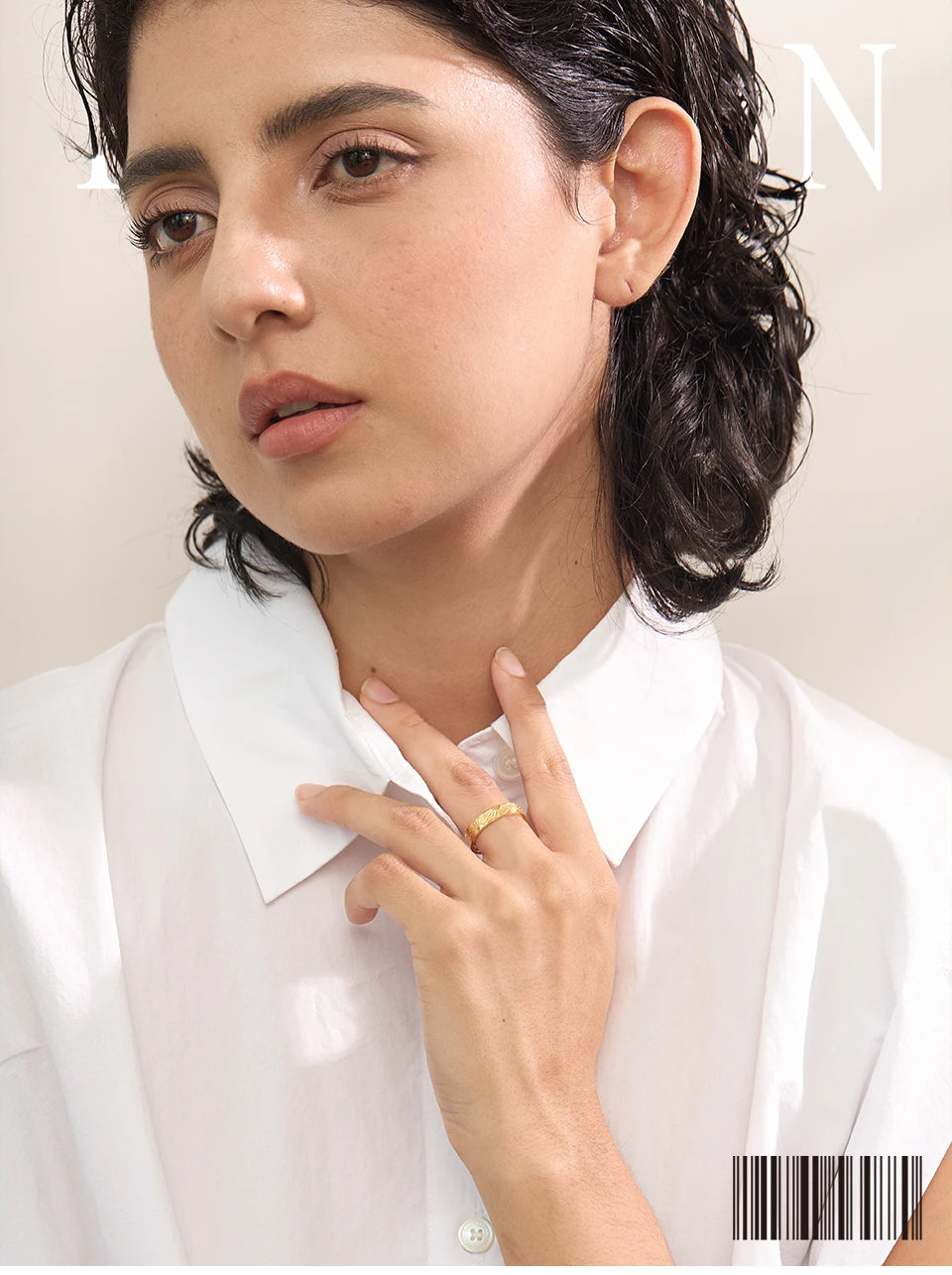 Sun minimalist geometric ring in 18K gold-plated stainless steel.