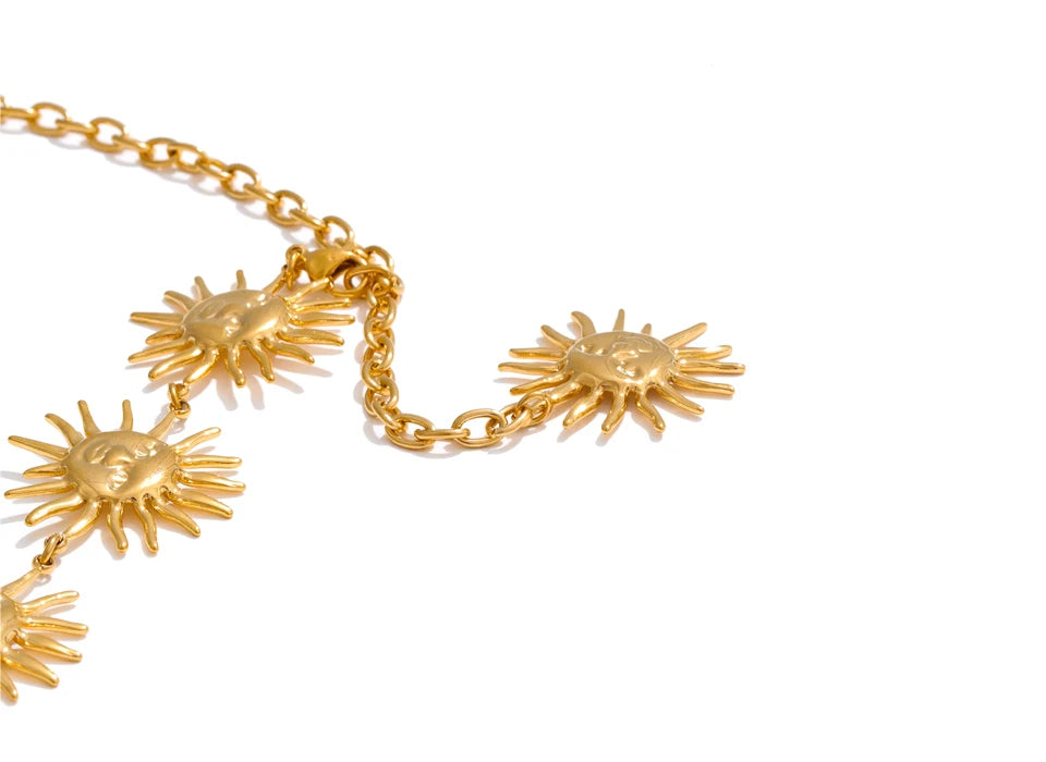 Sun geometric chain necklace in 18K gold-plated stainless steel.