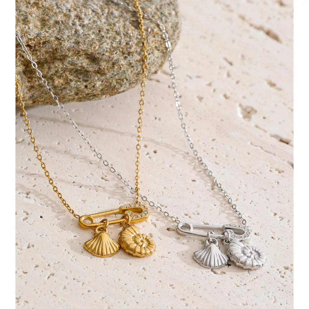 Cubic zirconia shell geometric necklace in gold-plated stainless steel with cubic zirconia and shell.