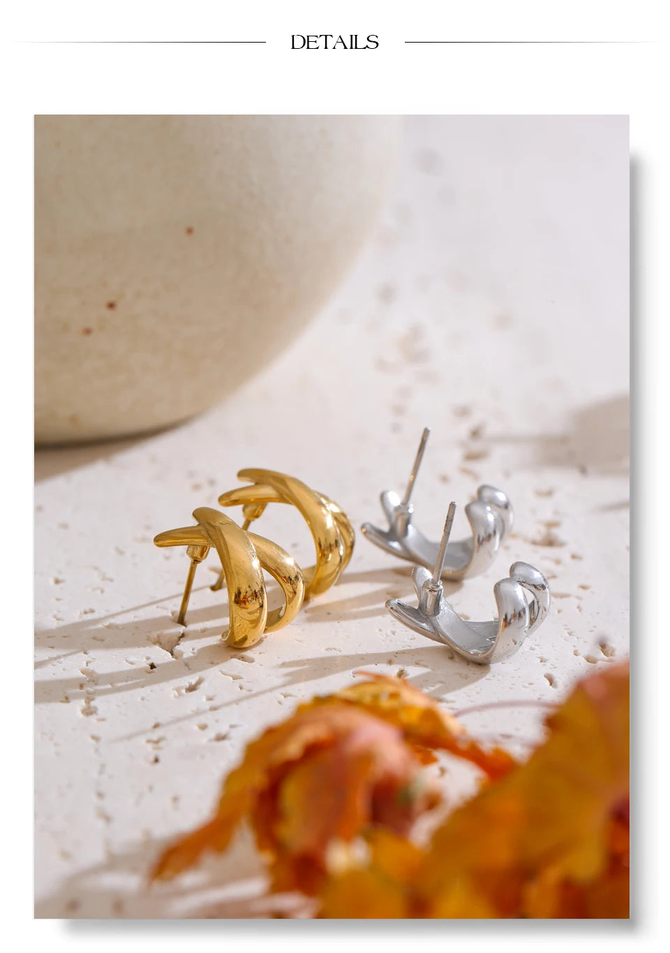 Minimalist geometric earrings in gold-plated stainless steel.