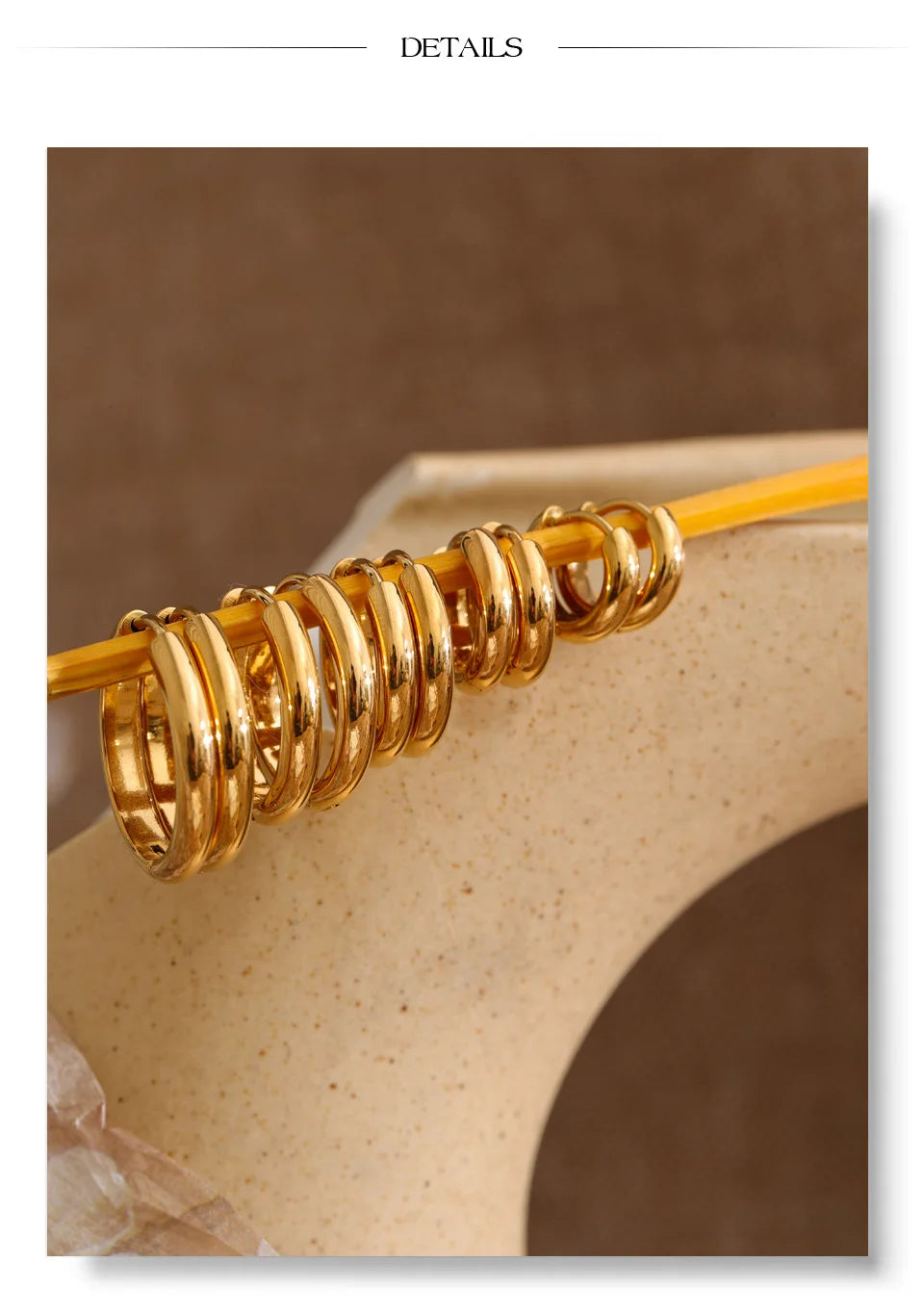 Geometric earrings in gold-plated stainless steel.