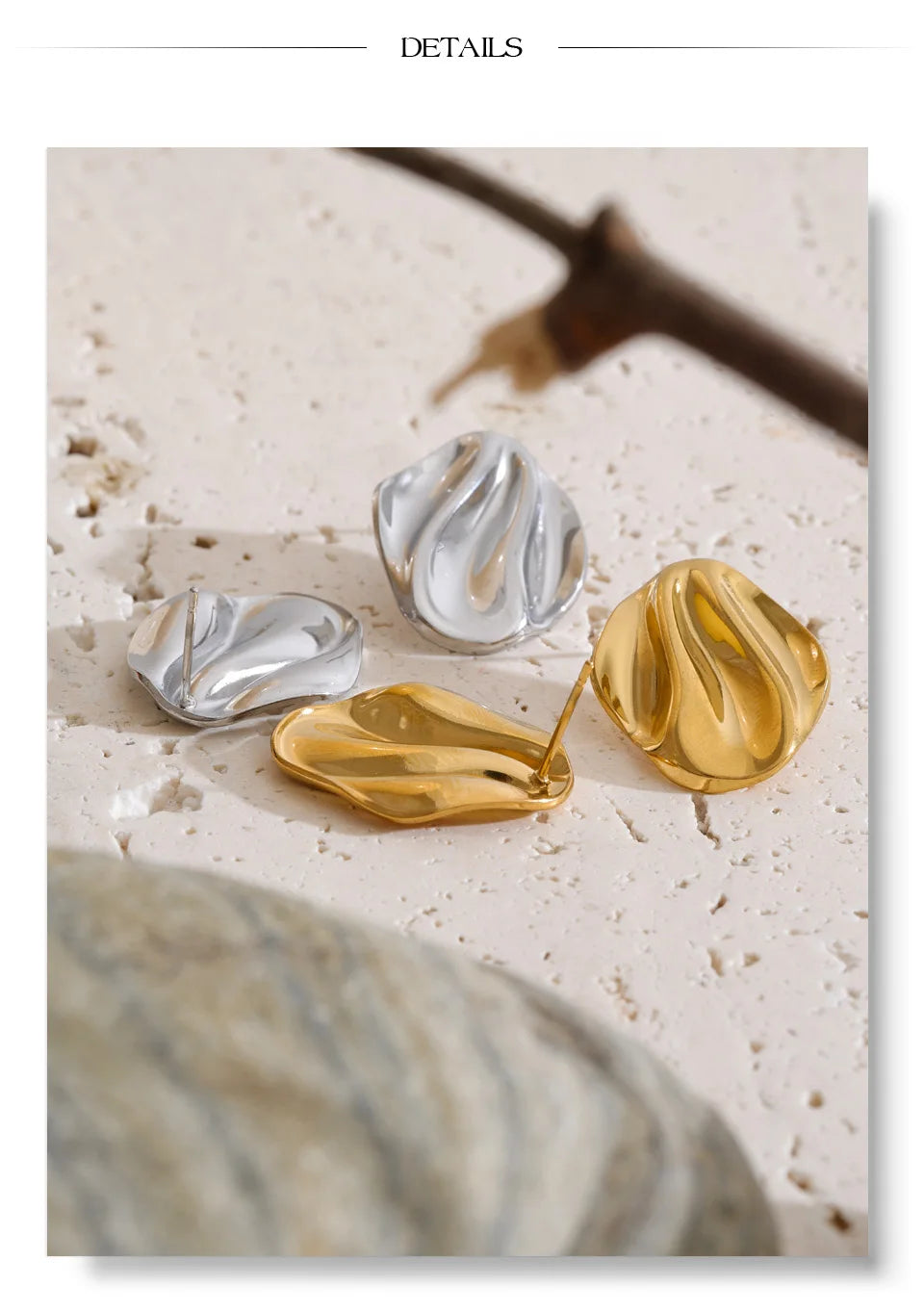 Geometric earrings in gold-plated stainless steel.