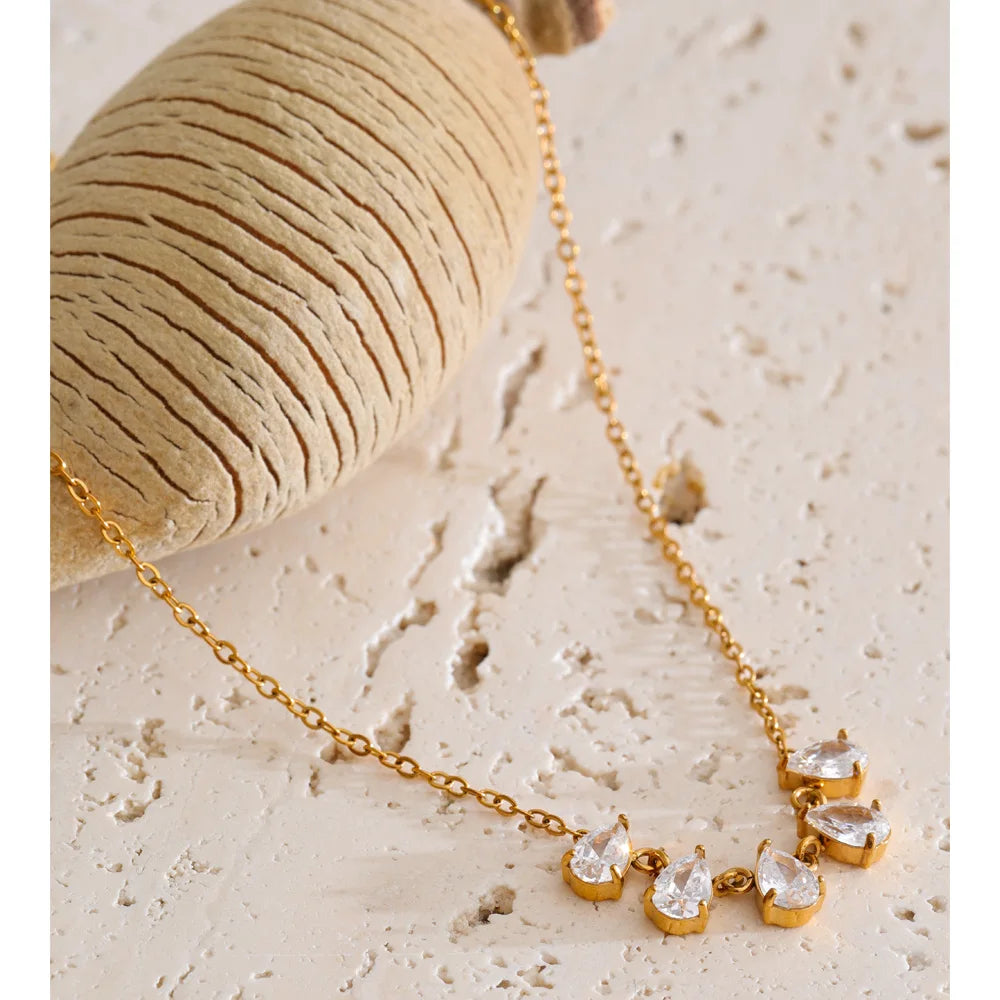 Cubic zirconia geometric necklace in gold-plated stainless steel with cubic zirconia.