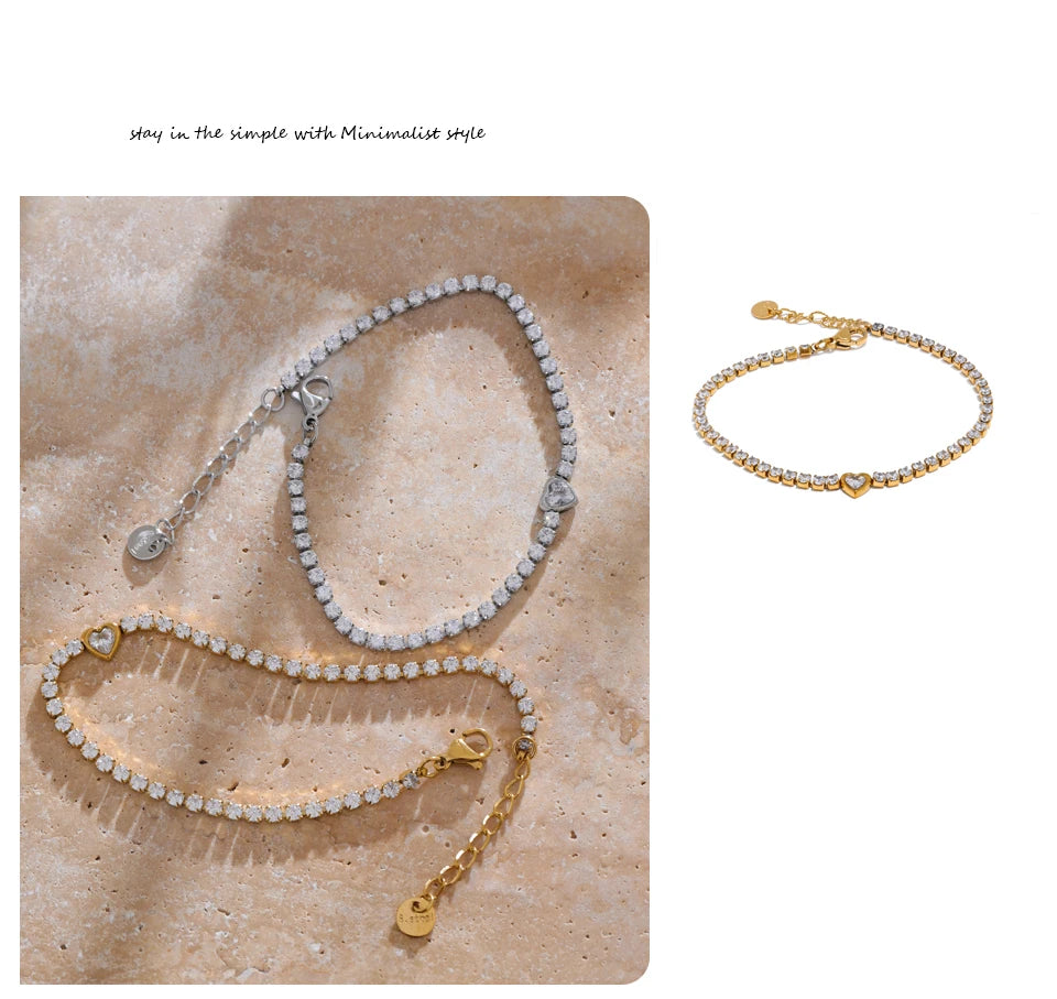Cubic zirconia heart geometric necklace in gold-plated stainless steel with cubic zirconia.