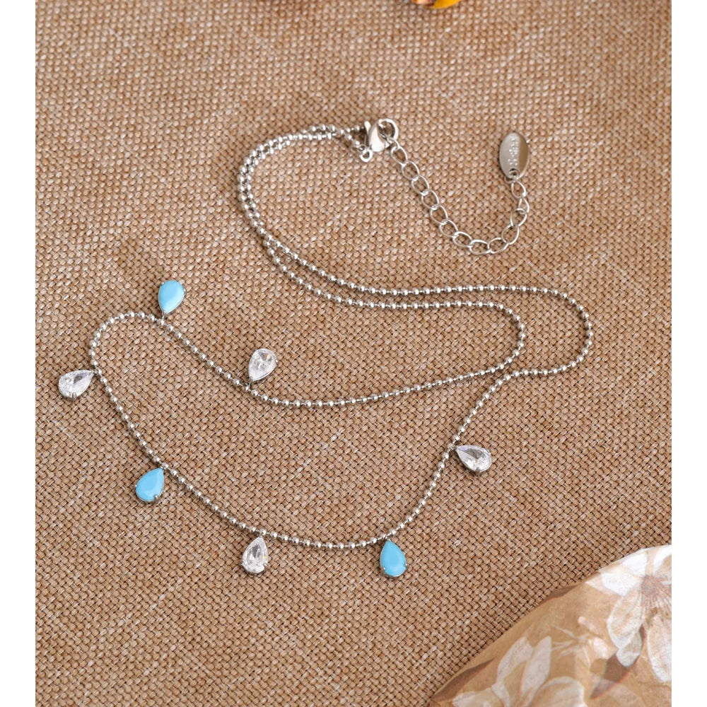 Cubic zirconia necklace in gold-plated stainless steel with cubic zirconia.