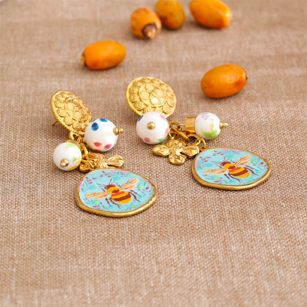 Flower earrings in gold-plated stainless steel.