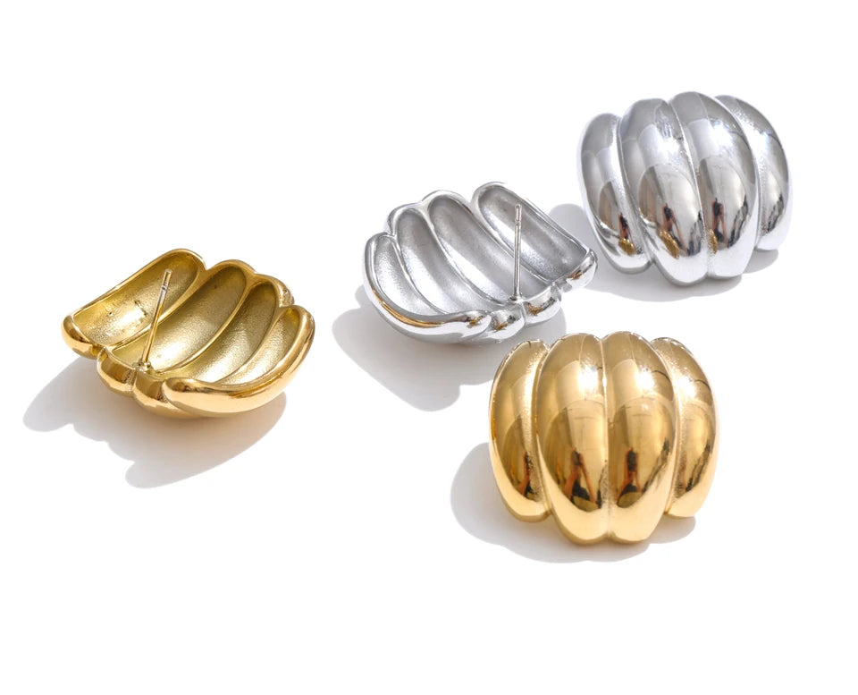 Geometric earrings in gold-plated stainless steel.