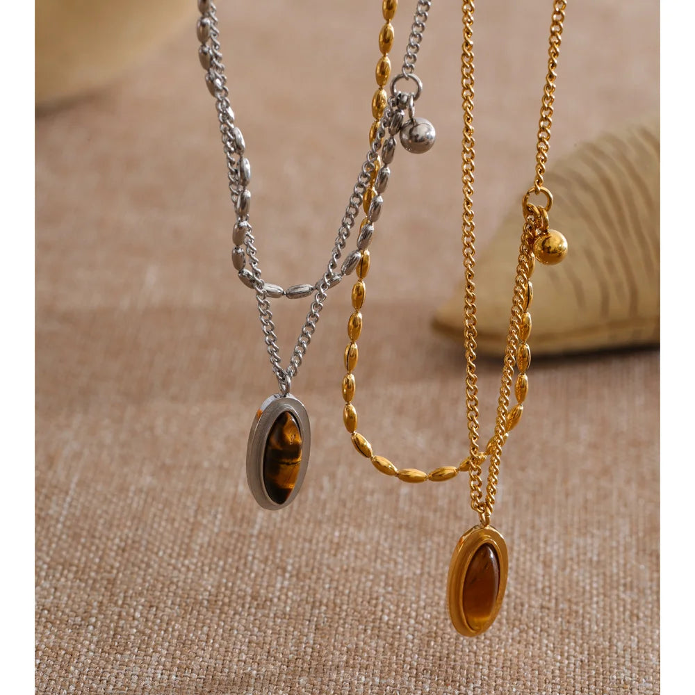 Natural stone geometric chain necklace in gold-plated stainless steel with natural stone.