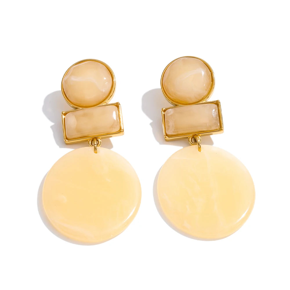 Resin geometric earrings in gold-plated stainless steel with resin.