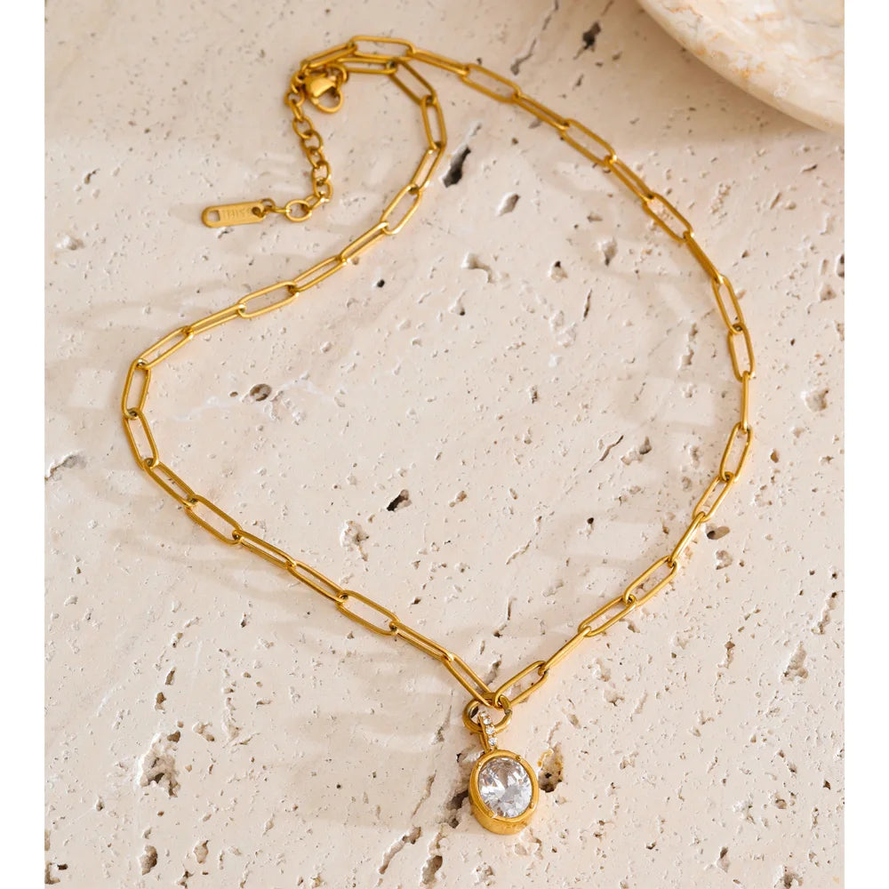 Cubic zirconia geometric necklace in gold-plated stainless steel with cubic zirconia.