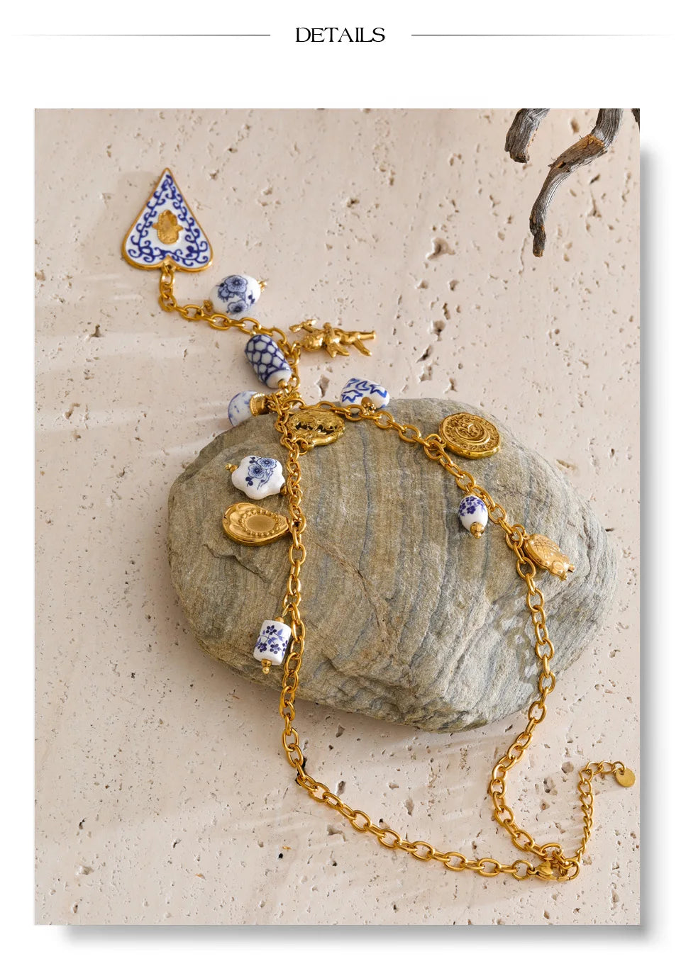 Heart flower necklace in gold-plated stainless steel.