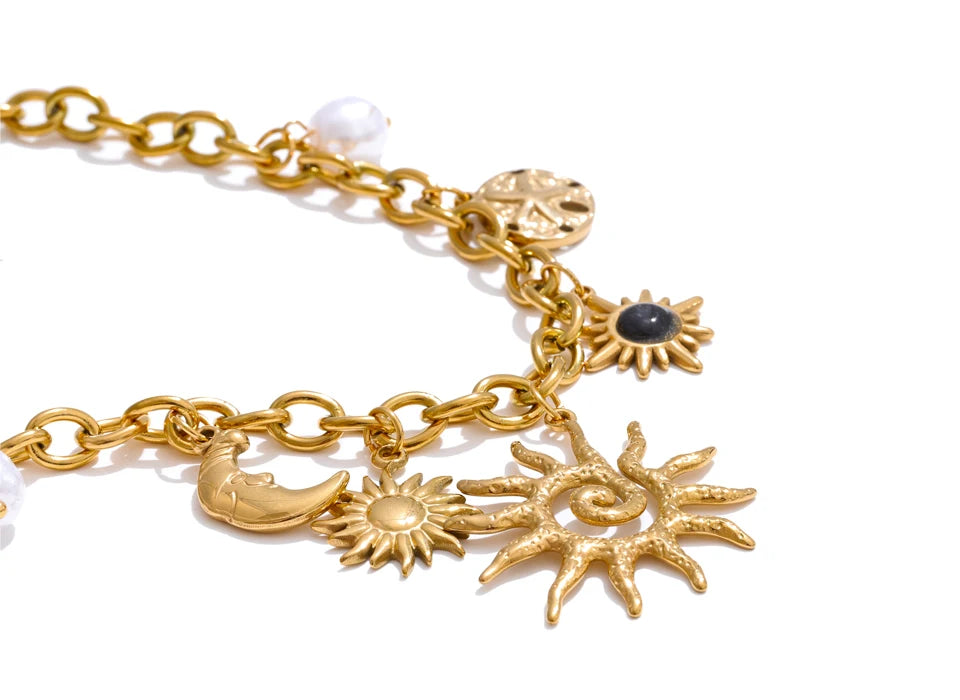 Pearl star moon necklace in gold-plated stainless steel with pearl.