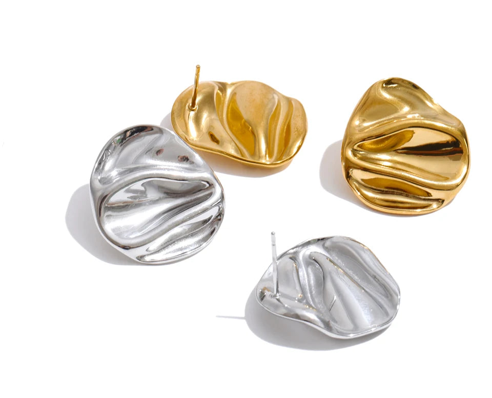 Geometric earrings in gold-plated stainless steel.