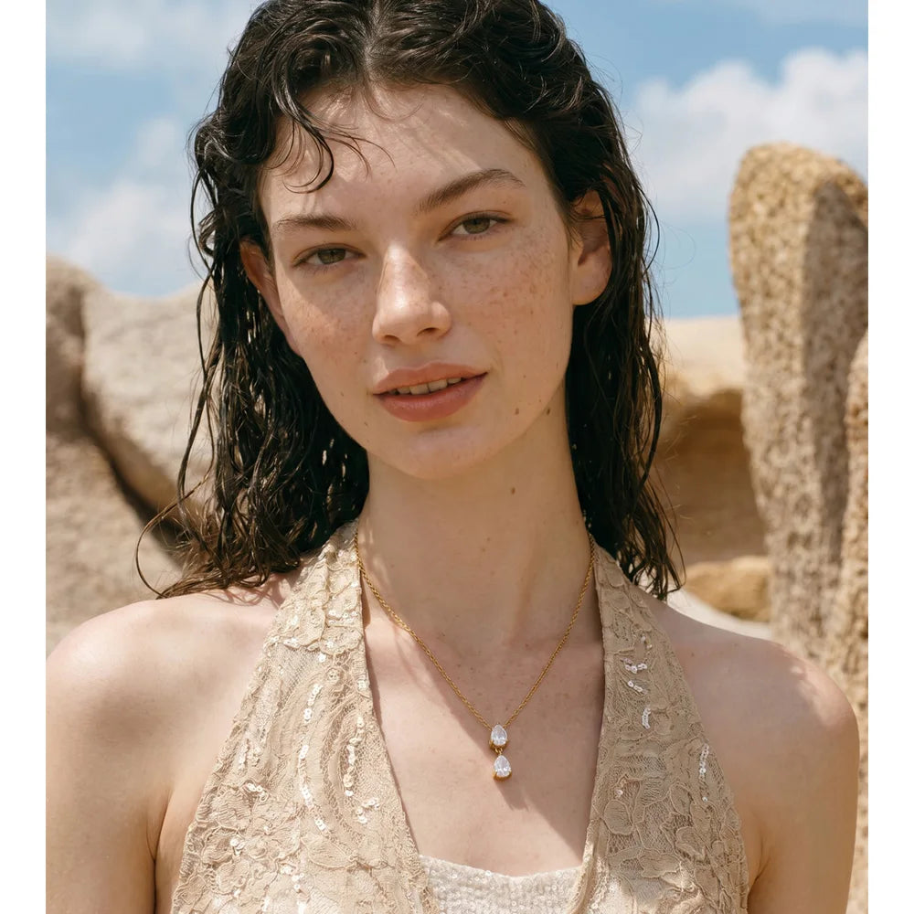 Cubic zirconia geometric necklace in gold-plated stainless steel with cubic zirconia.