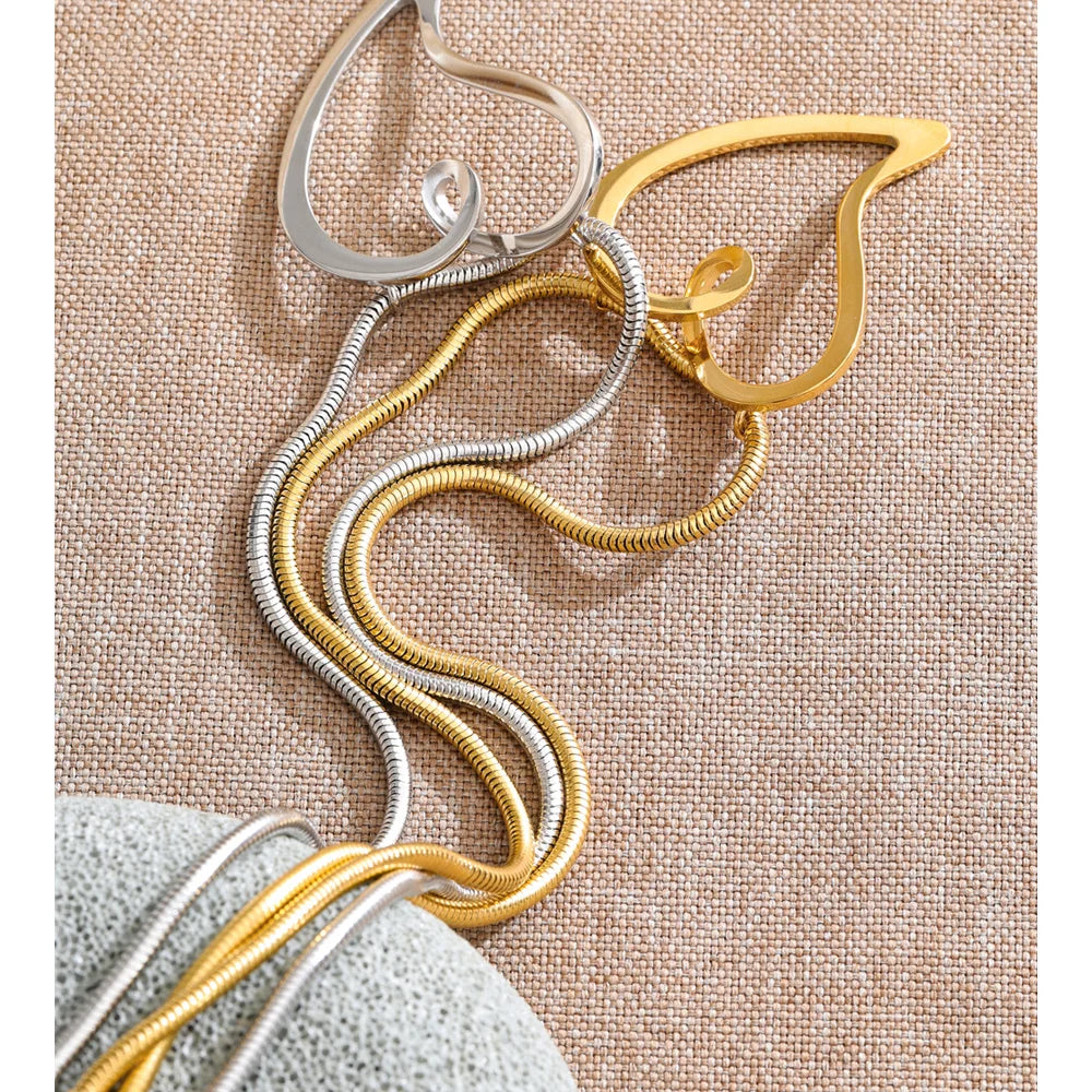 Heart necklace in gold-plated stainless steel.