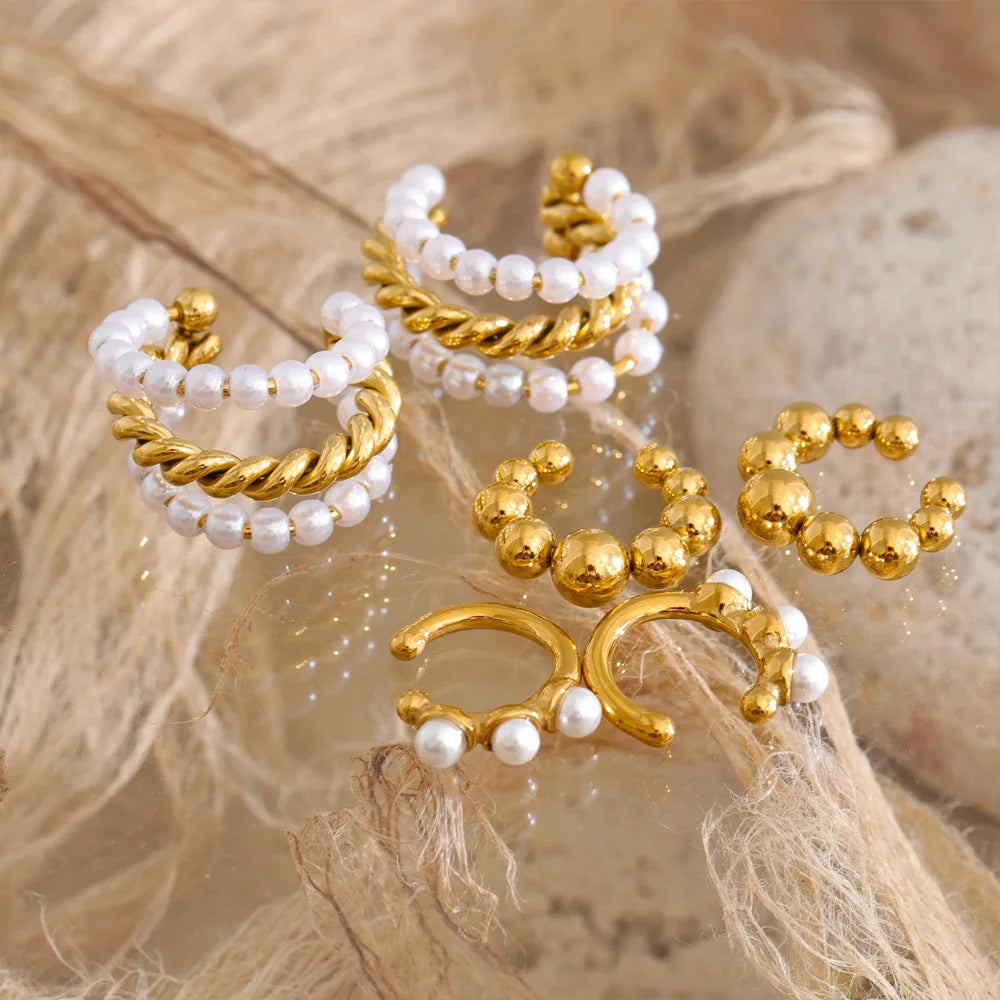 Geometric earrings in gold-plated stainless steel.
