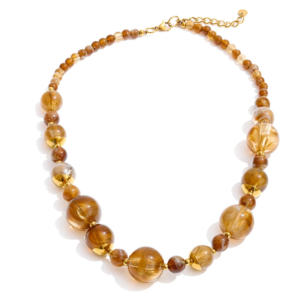Pearl resin acrylic necklace in gold-plated stainless steel with pearl and resin.