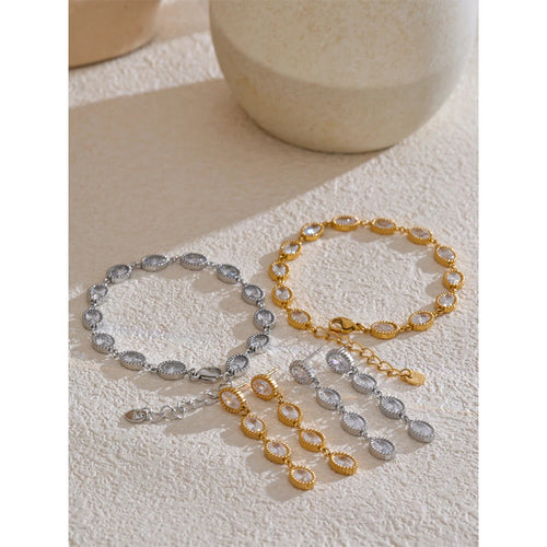 Cubic zirconia geometric chain earrings in stainless steel with cubic zirconia.