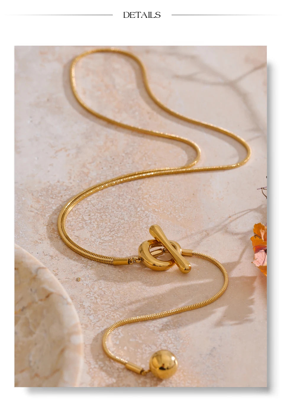 Geometric chain necklace in gold-plated stainless steel.