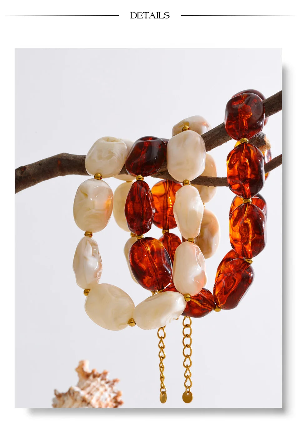 Amber resin acrylic necklace in gold-plated stainless steel with resin and acrylic.