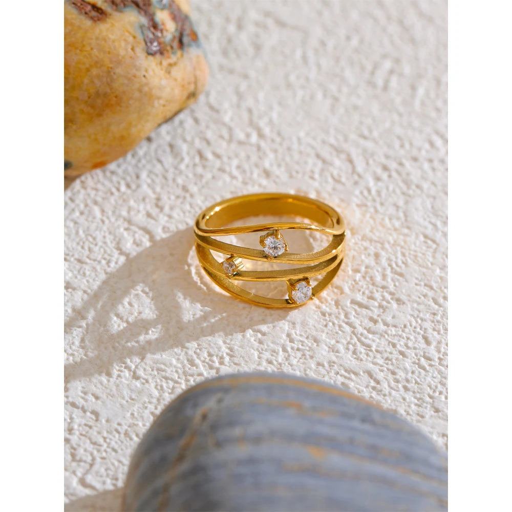 Cubic zirconia geometric ring in 18K gold-plated stainless steel with cubic zirconia.
