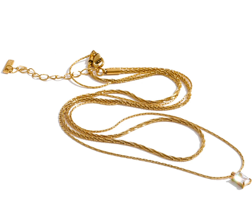 Cubic zirconia geometric chain necklace in gold-plated stainless steel with cubic zirconia.