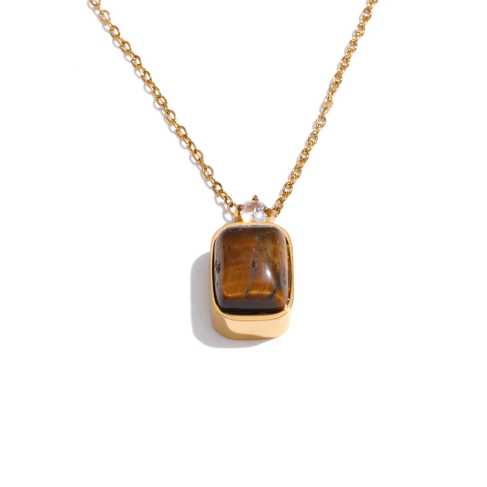 Natural stone geometric necklace in gold-plated stainless steel with natural stone.