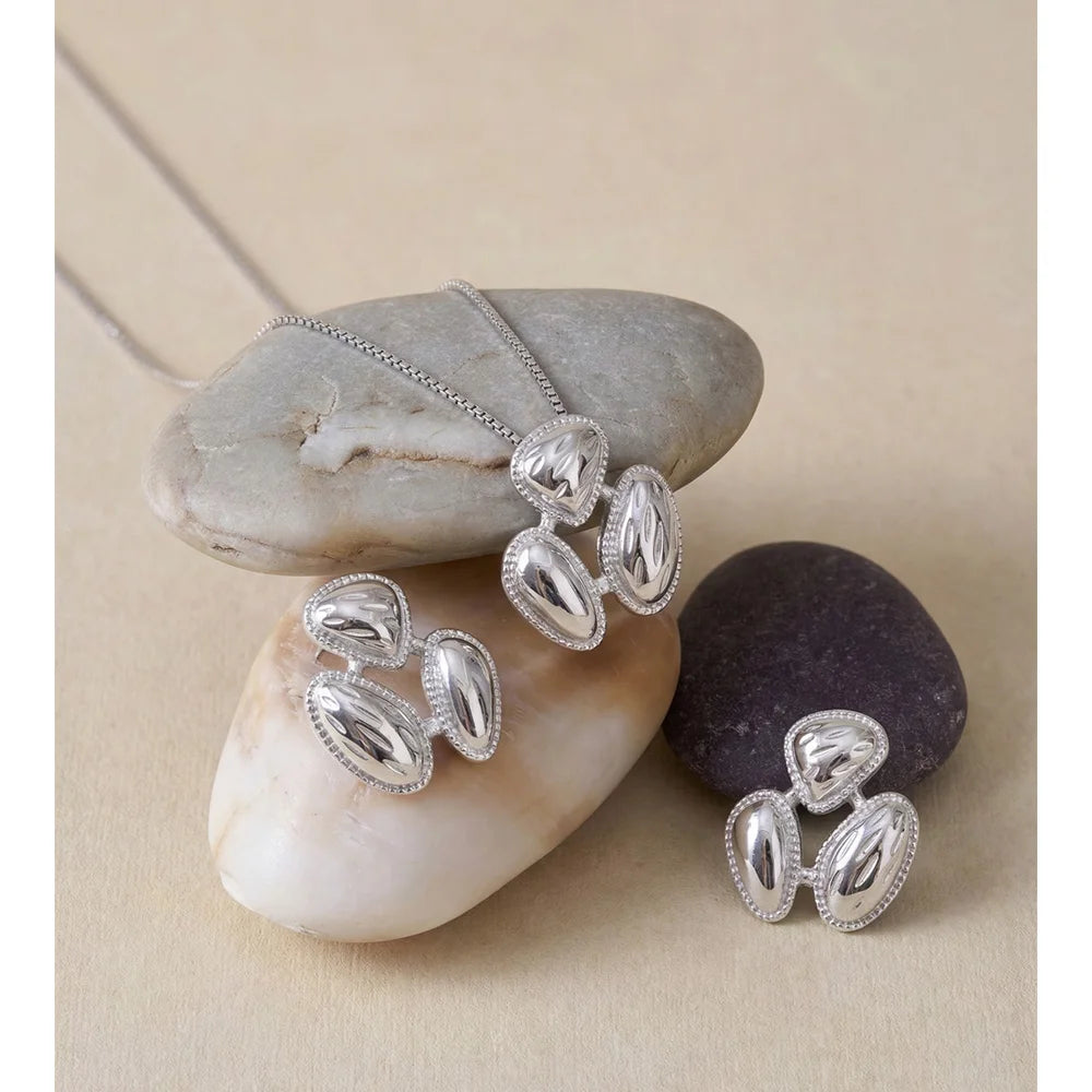 Geometric earrings in gold-plated stainless steel.